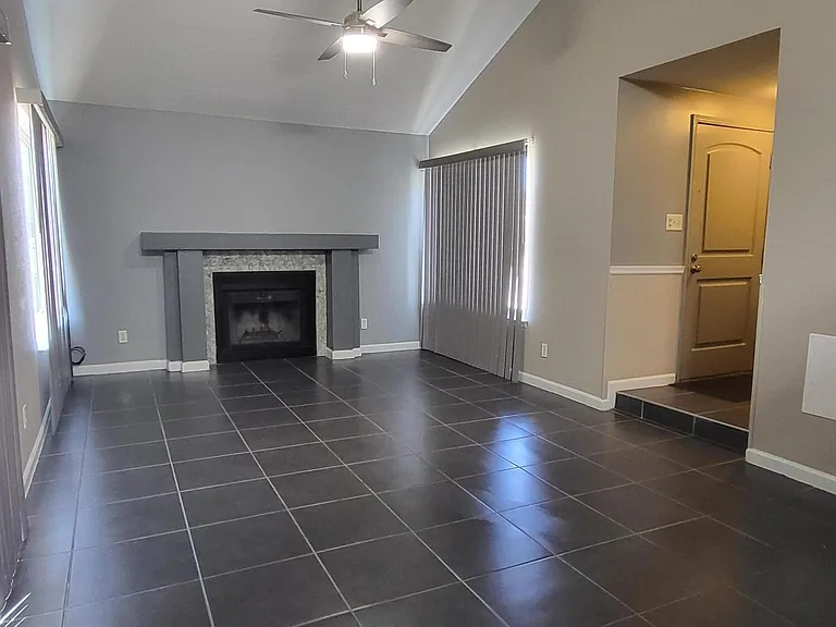 1802 Frank Sinatra Pl — Photo 23