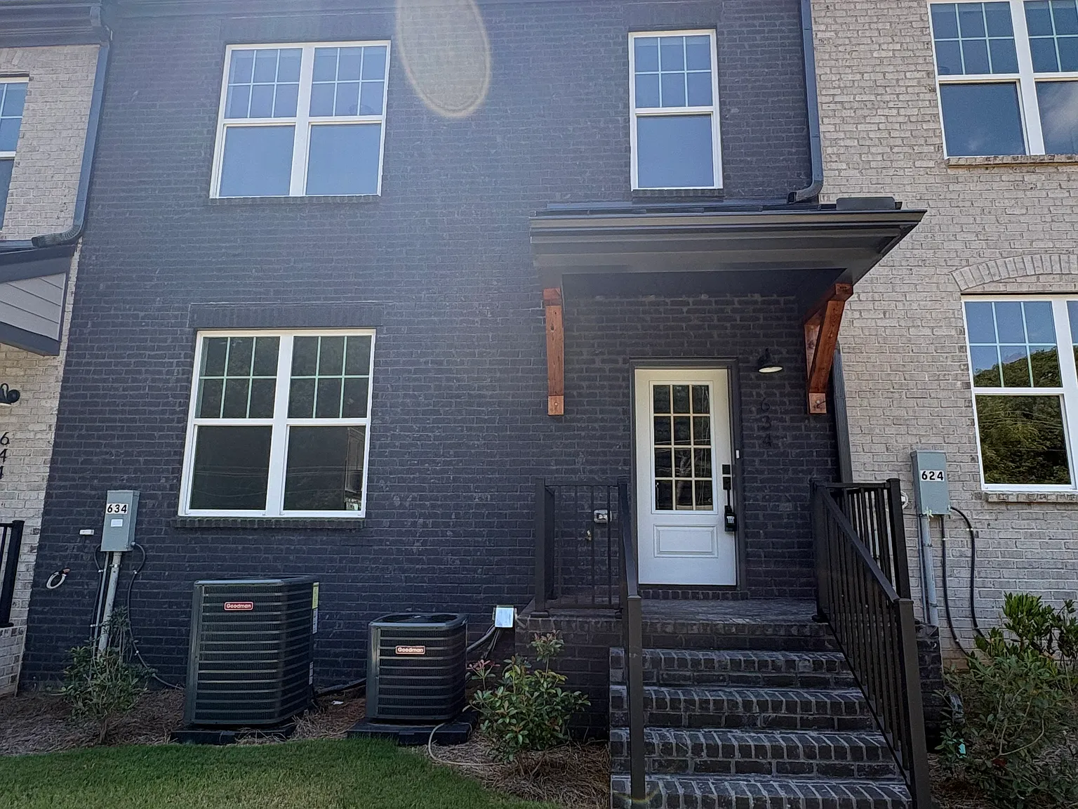 3 bed, 3.5 bath, 1990 sqft, $2,895 — Photo 2