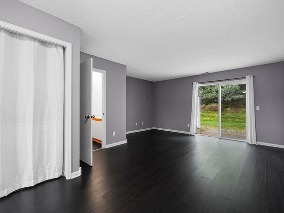 5th image of 3815 Vale Dr
