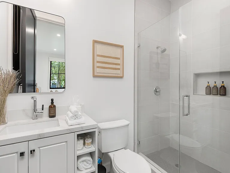 1716 Courtney Ave — Photo 48