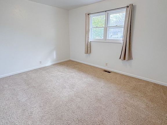 4th image of 211 Kurtz Dr