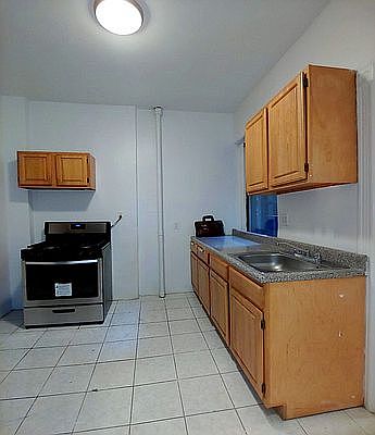 5th image of 1758 1st Ave APT 11