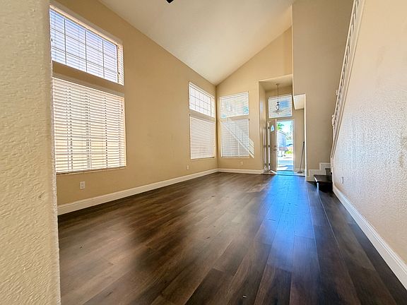 5th image of 961 Celestine Cir