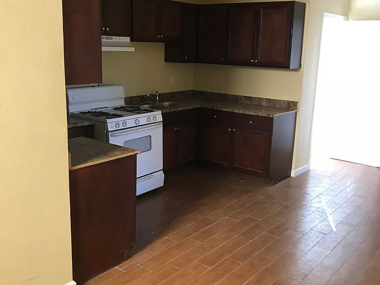 6505 S Vermont Ave — Photo 16