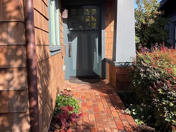 5th image of 8 Emery Ln
