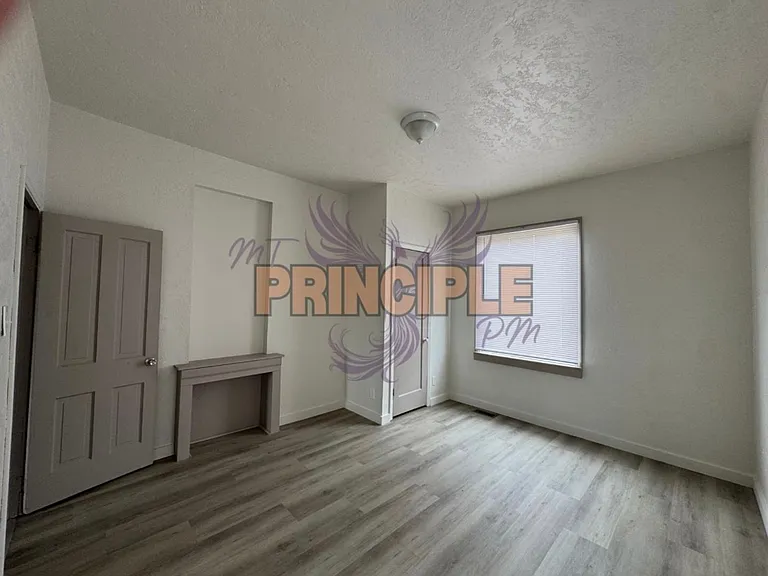 2037 Whitman Ave — Photo 5