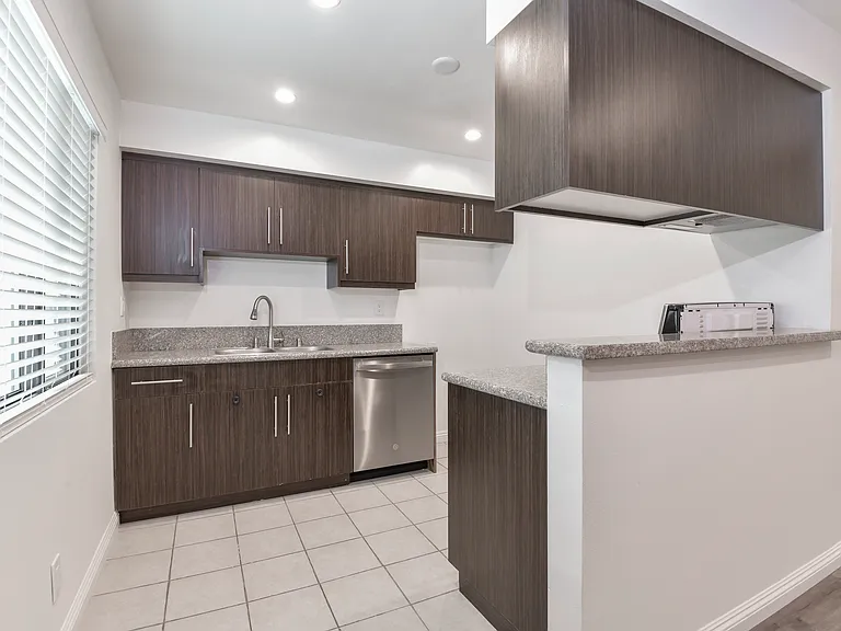 1021 Linden Ave #6 — Photo 9