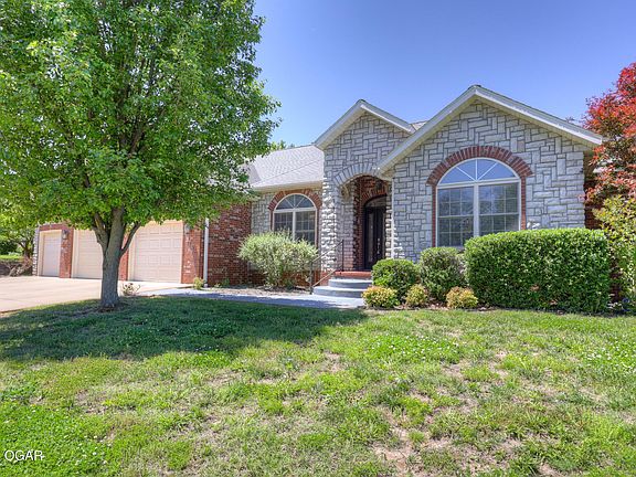 3rd image of 318 Foxfire Ct