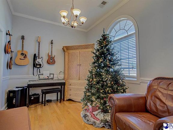 3rd image of 412 E Peatree Ct