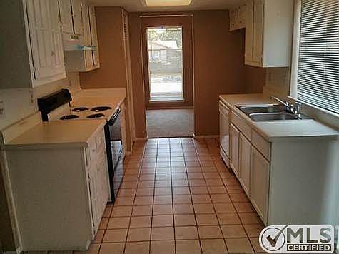 2nd image of 1613 San Antonio Ln