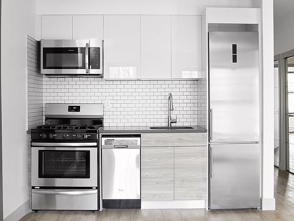 4th image of 399 Clermont Ave #4C