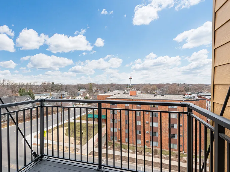 The Uptown Apartments — Photo 14