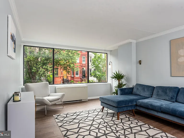 305 C St NE #104 — Photo 6