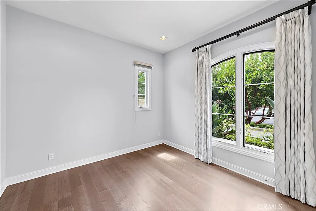 4 bed, 4.5 bath, 5254 sqft, $15,500 — Photo 3