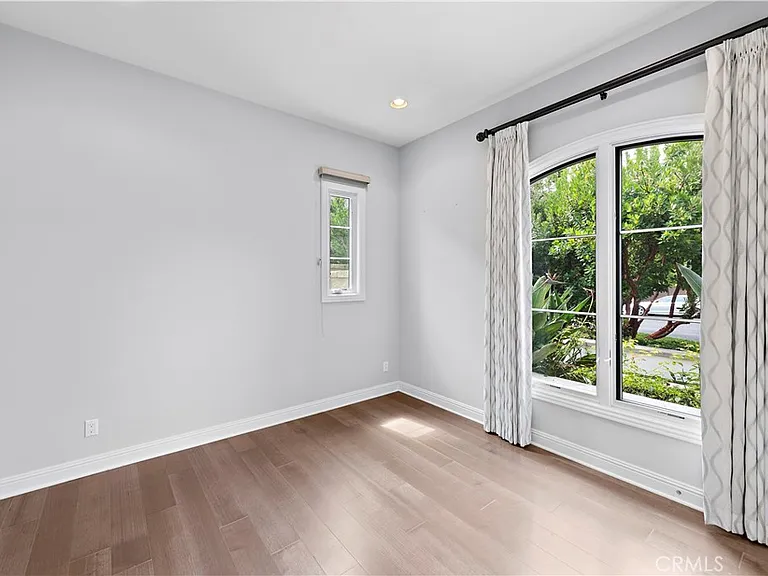 102 Orchid Ter — Photo 3