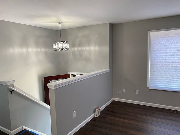 4th image of 899 Vineland Ave