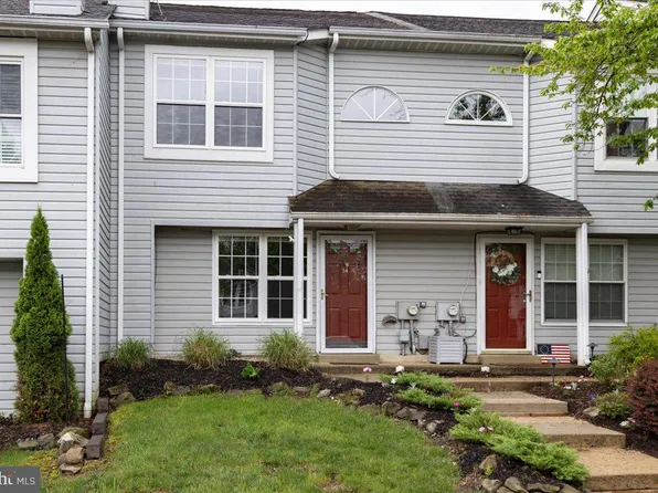 54 Old Mill Ln, Holland, PA 18966