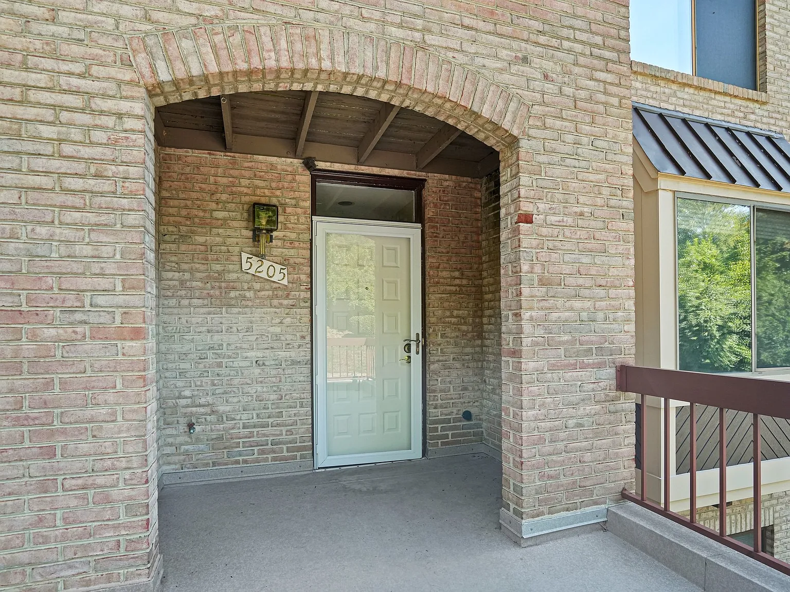 3 bed, 2.5 bath, 1600 sqft, $3,199 — Photo 3