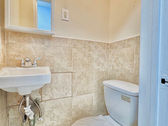 4th image of 4226 Murdock Ave #2
