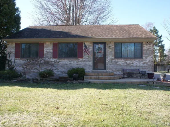 23508 Talbot St, Saint Clair Shores, MI 48082