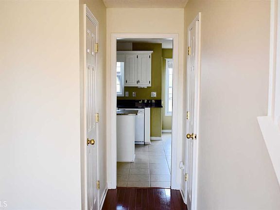 5th image of 1077 Maria Dr