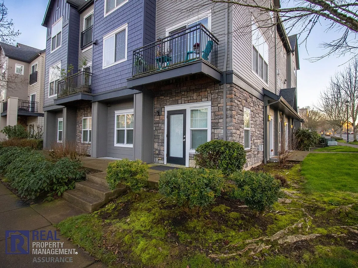 Building Photo - 10651 NE Red Wing Way #101