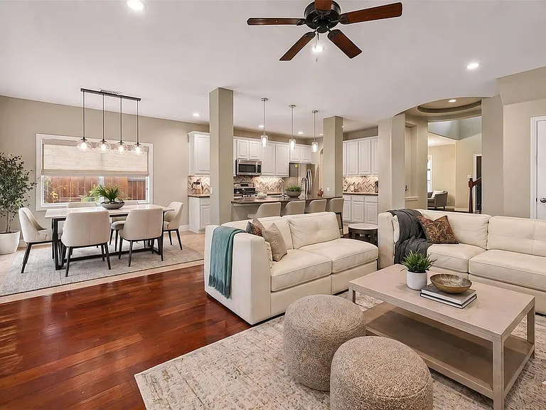 10900 Sky Rock Dr — Photo 2