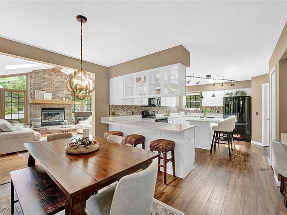 3rd image of 7233 Carmen Pl