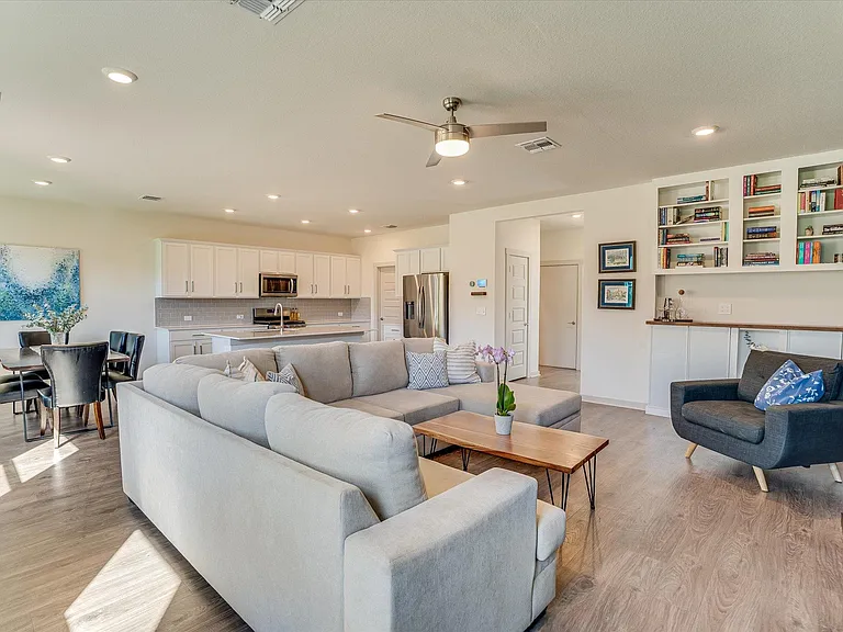 2405 Sisterdale Ln — Photo 10