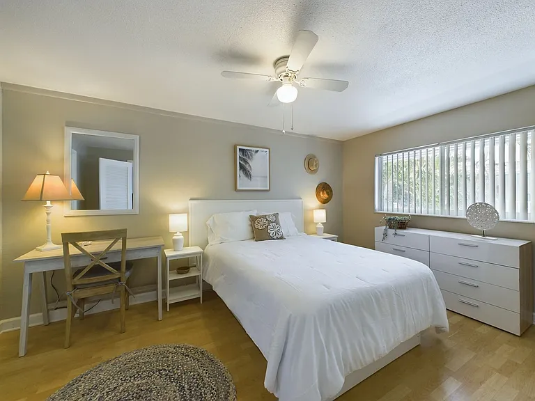 7165 Ridgewood Ave #7 — Photo 6