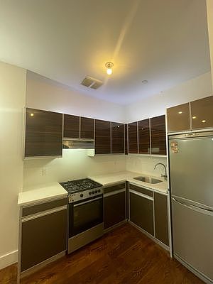 3rd image of 1073 Bergen St #2R