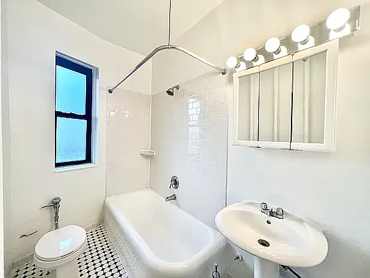 Rented by A&E Real Estate Management | media 6