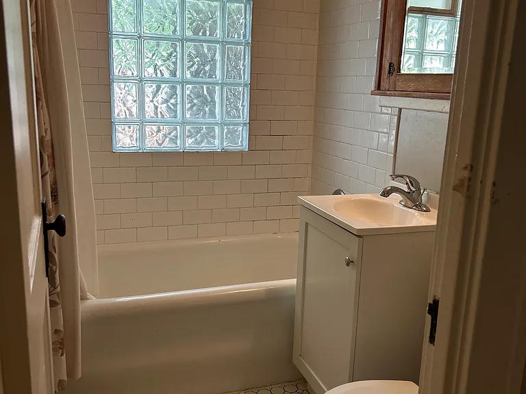992 Randolph Ave — Photo 9