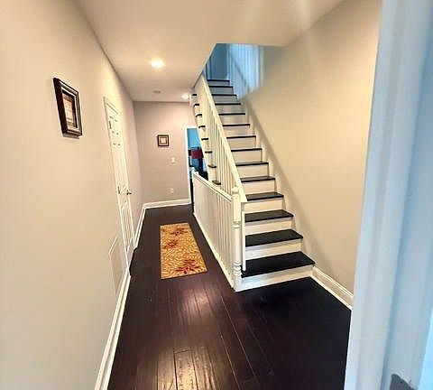 2nd image of 1046 W Lombard St