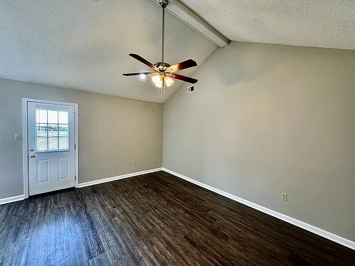3 bed, 2.0 bath, 1203 sqft, $1,750 — Photo 3