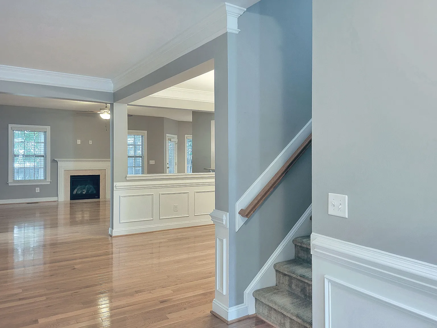 Sprawling and Immaculate Home Available Immediately — Photo 2
