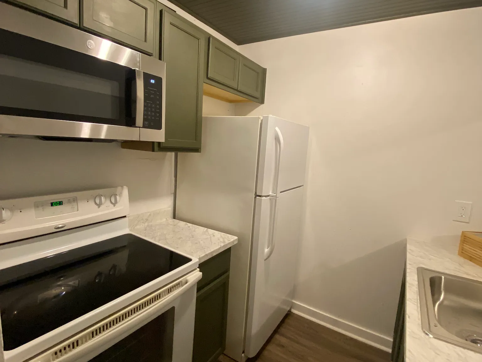 2 bed, 900 sqft, $1,100 — Photo 2