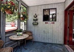 Screen porch