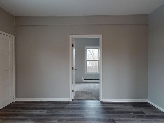 3rd image of 1371 W 85th St #3B-2BA-1000SQFT