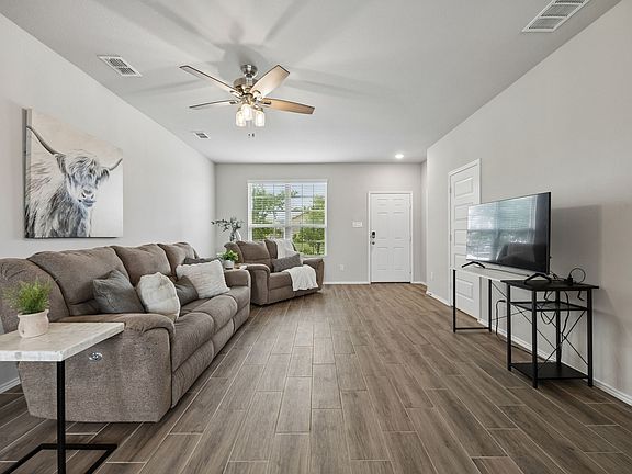 5th image of 925 Billups Dr