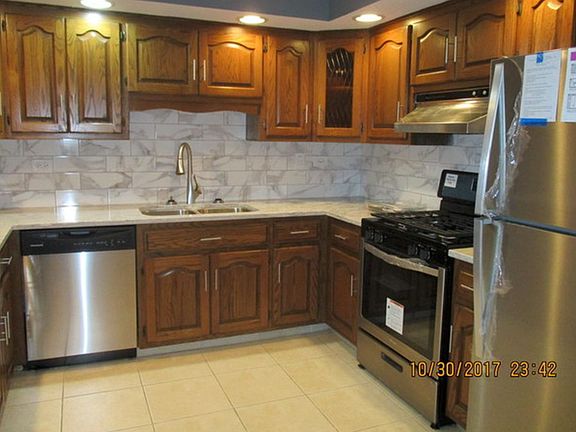 4th image of 16819 Oconto Ave