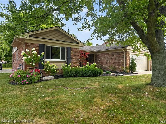 2nd image of 44126 Leeann Ln