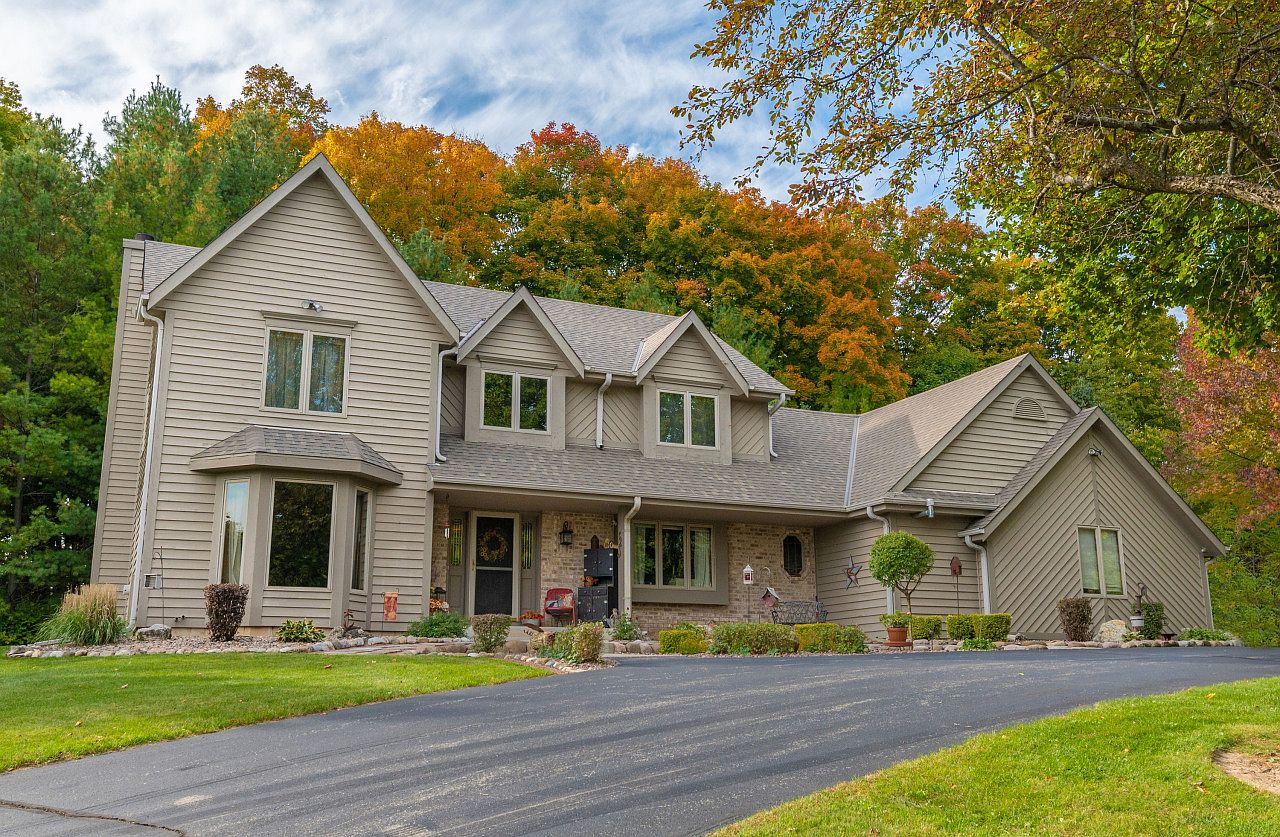 4560 Church Dr West Bend Wi 53095 Mls 1732893 Zillow