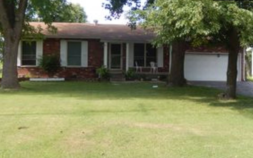 1st image of 718 E Woodland Dr