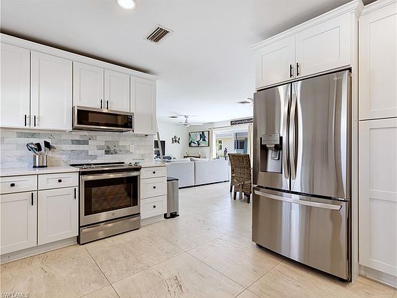 3rd image of 185 Palm Dr #18-j