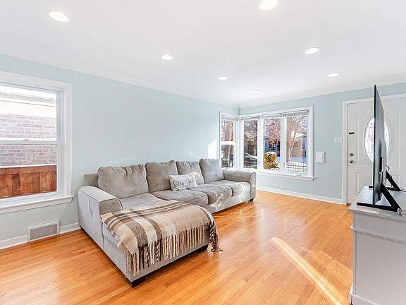 2nd image of 5344 N Mulligan Ave
