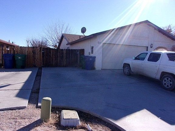 2nd image of 606 N Sunland Dr