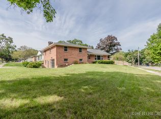 1076 Carrier Creek Blvd NE, Grand Rapids, MI 49503