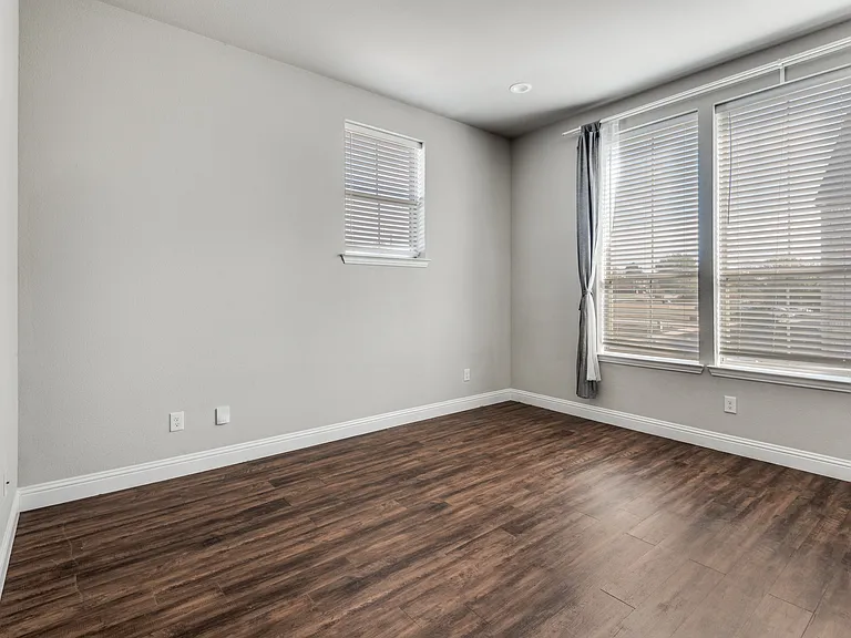 1900 Bel Air Dr — Photo 10