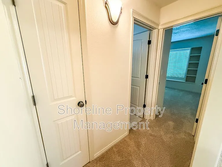 2328 E Satterfield St — Photo 21